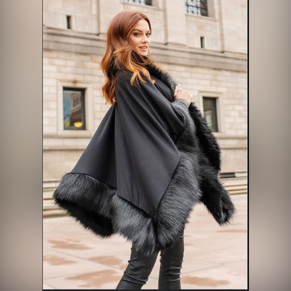 Donna Slayer Fabulous Furs Black Fox Faux Fur-Trimmed Shawl One Size